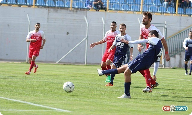 עמר מגלגל פנימה (עודד חסין)